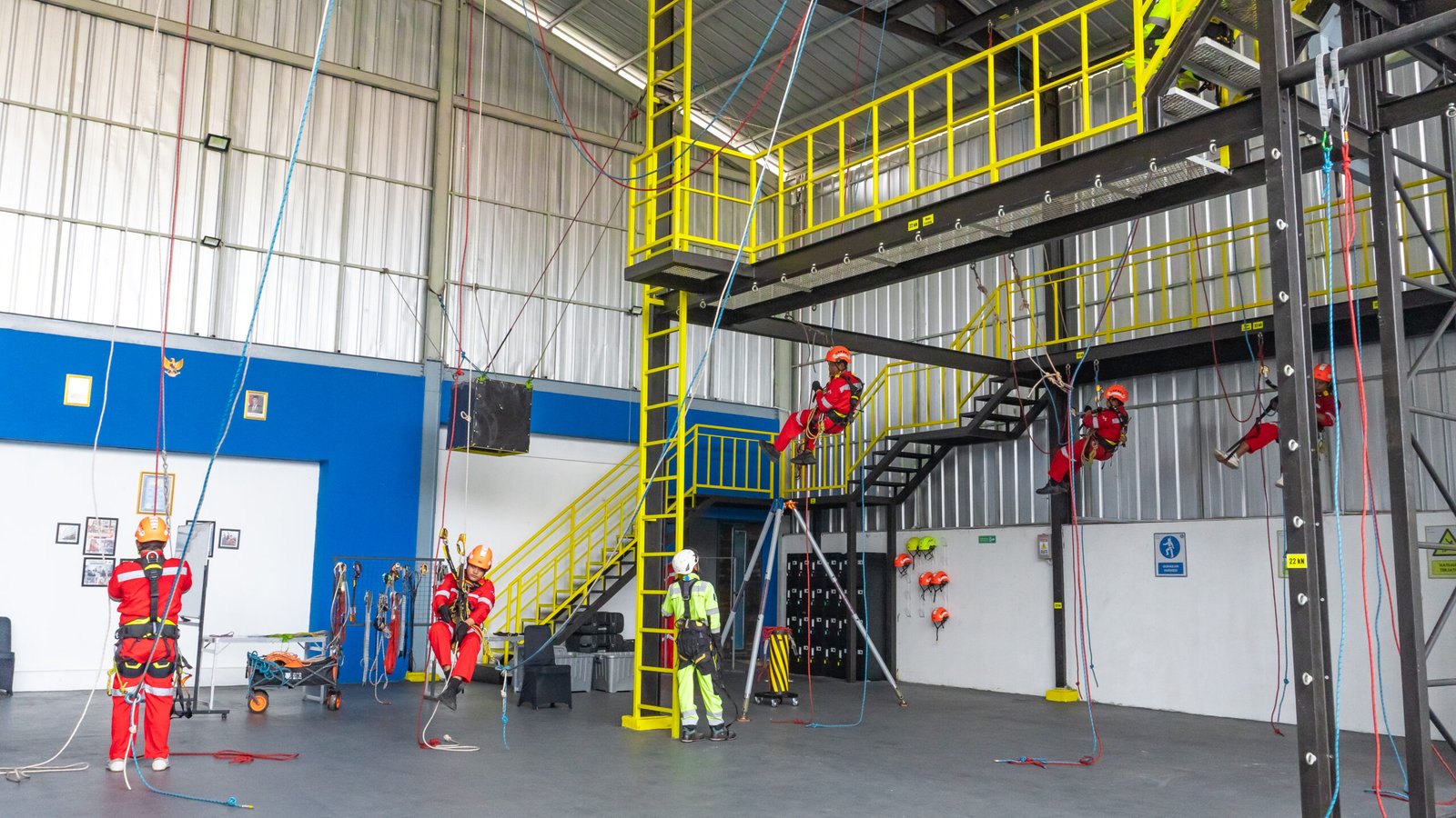 Apa Itu Rope Access? Penjelasan Lengkap Tentang Teknik Akses Ketinggian